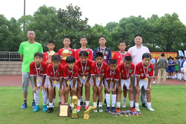 姚明父母现场助阵 苏州肯帝亚赢下关键卡位战