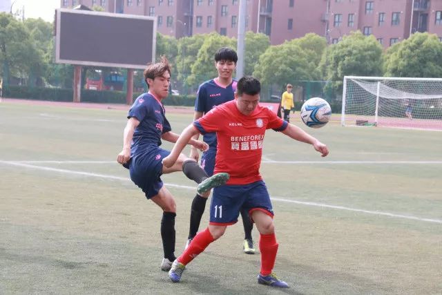 詹姆斯28+12杜兰特22分 湖人负太阳被勇士超越